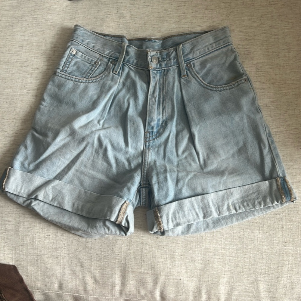 Levi’s shorts size 26